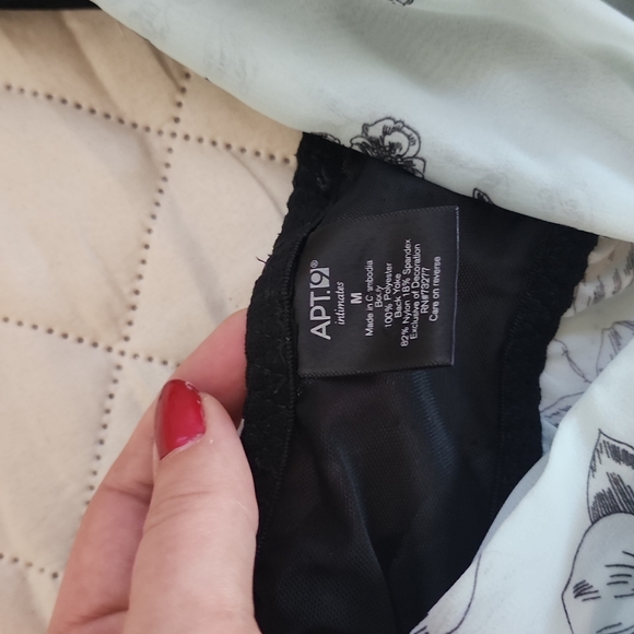 APT. 9 Flowered Nighty - Picture 6 of 7